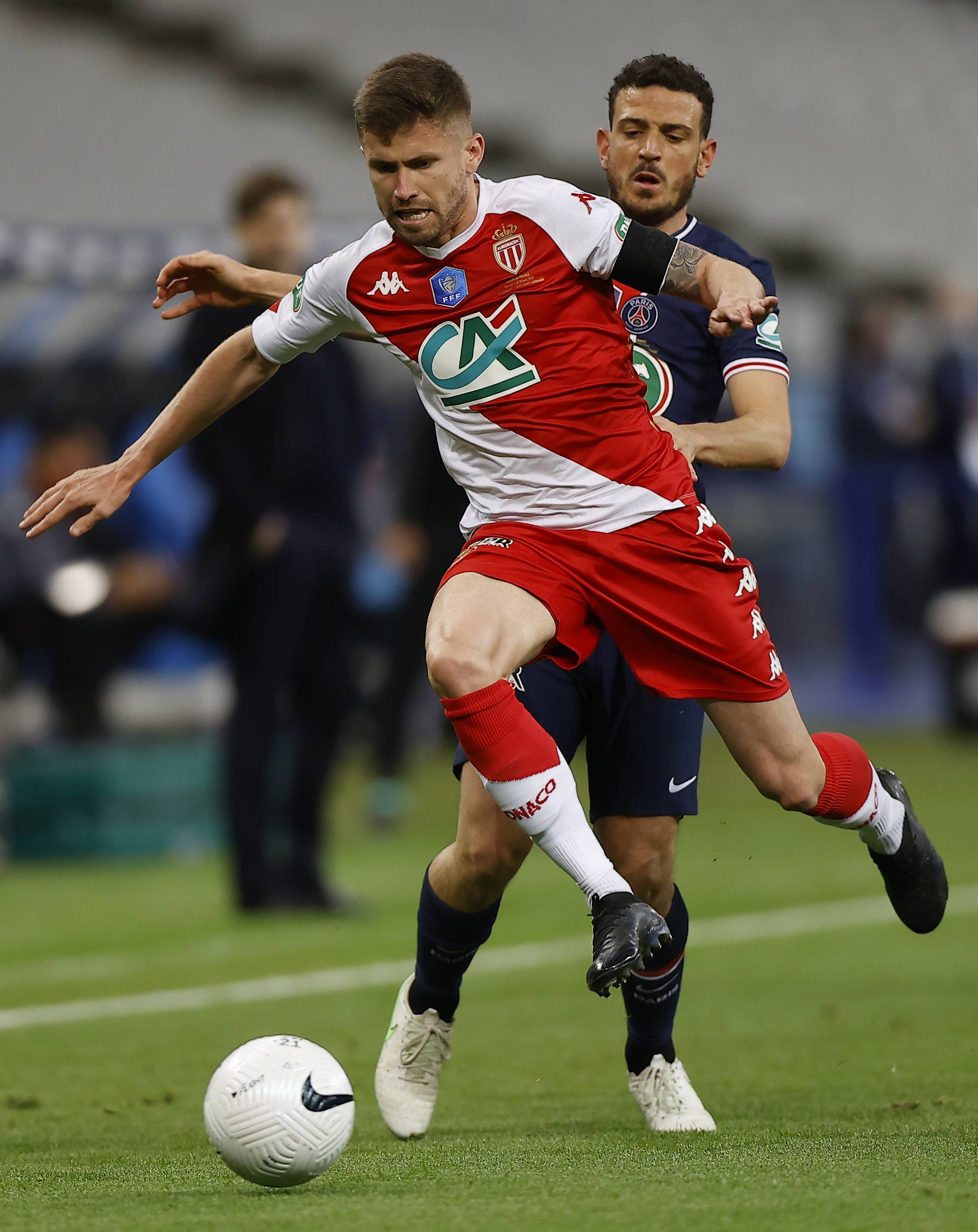 包含加时末段广州队内部沟通：法国杯节点到来；气氛紧张；更衣室氛围转暖的词条爱游戏